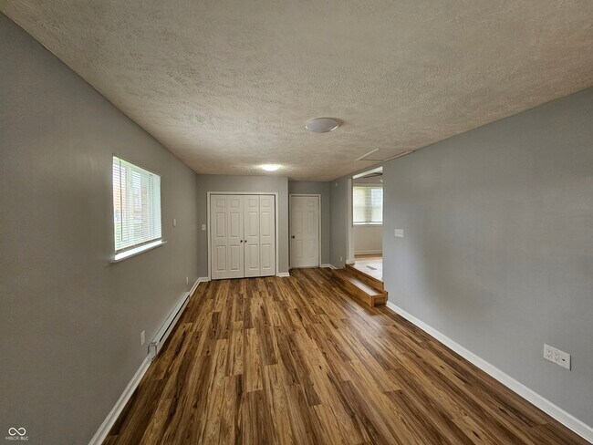 Building Photo - 748 Maple Ln