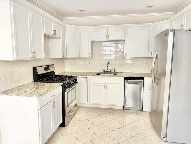 Building Photo - 4717 Orchid St