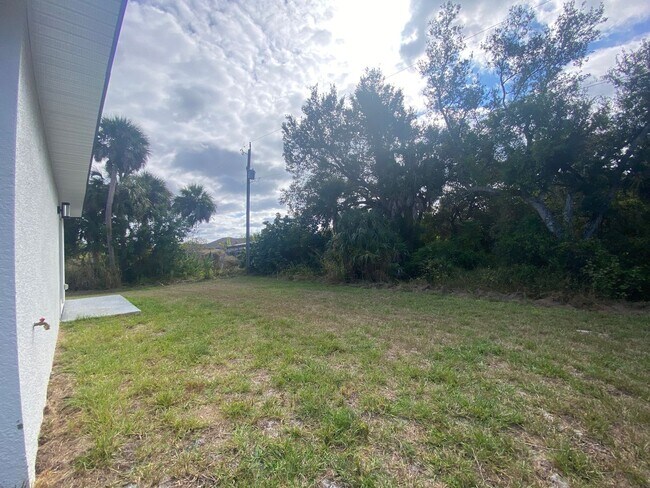 Building Photo - 17207 Waldrun Ave