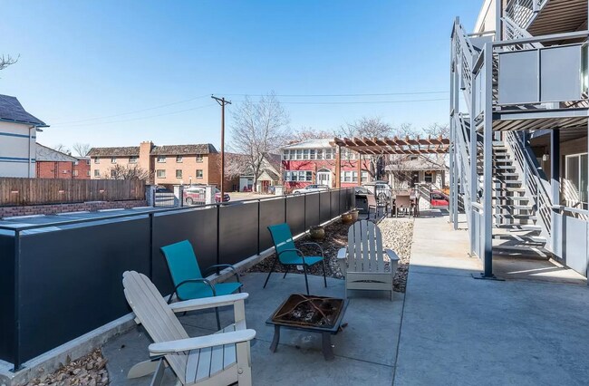 Outdoor common patio - 120 S Pennsylvania St