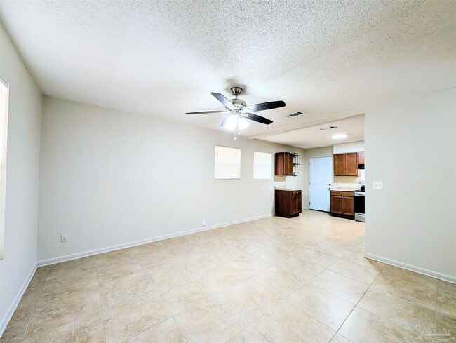 Building Photo - 23 Redwood Cir