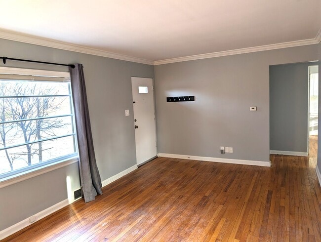 Building Photo - 1106 N Main St