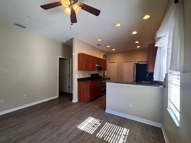 Building Photo - Charming 3-Bedroom Home with Modern Update...