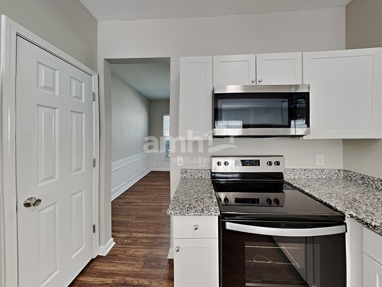 Building Photo - 9130 Hillston Ridge Rd