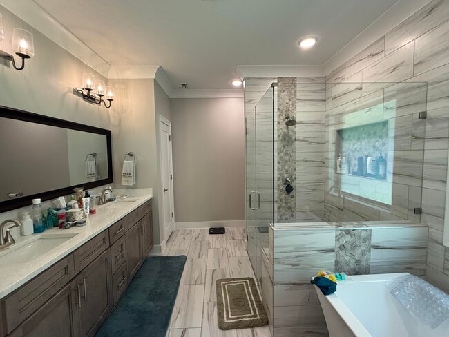 Building Photo - 1002 Gloria Ave