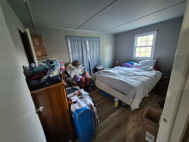 Building Photo - Easy St