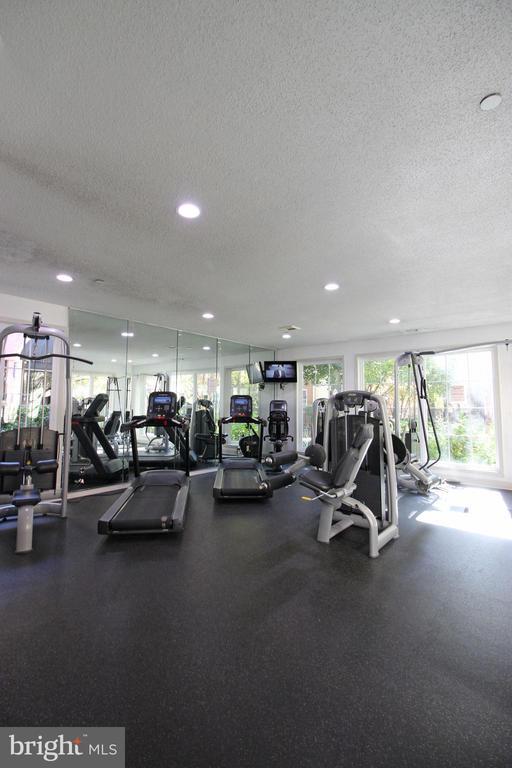 Building Photo - 1543 Lincoln Way