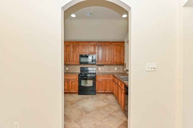 Building Photo - 2106 Castle Gardens Ln