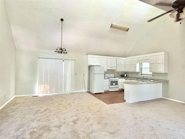 Building Photo - 5955 Sutton Pl