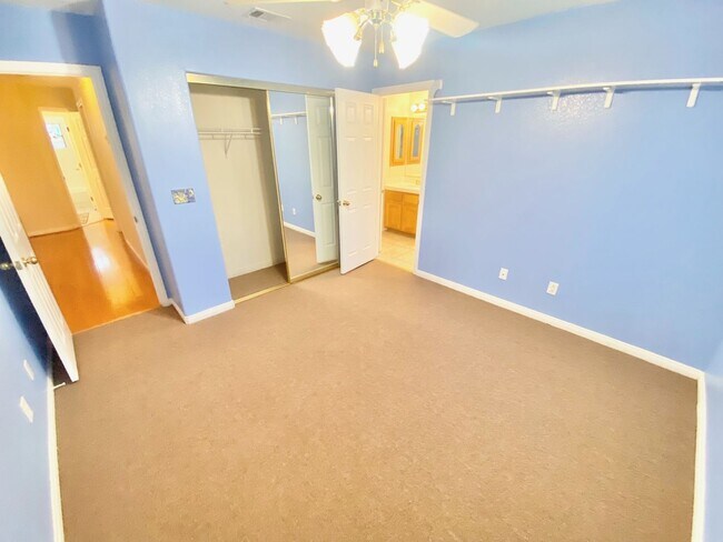 Building Photo - IMMACULATE HOME LOCATED IN SUMMERLIN, 4 BEDROOM 3.5 BATH, 3 CAR GARAGE