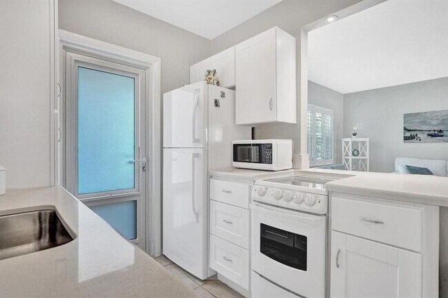 Building Photo - 1481 S Ocean Blvd