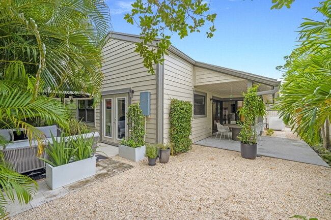 Building Photo - 2474 Bedford Mews Dr