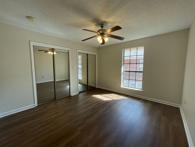 Building Photo - Condo: Cypress Village