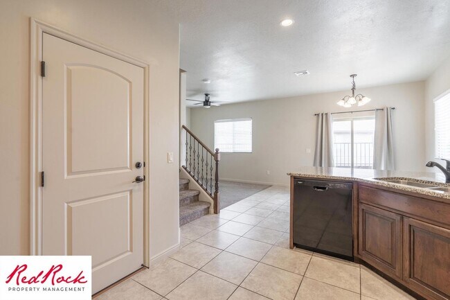 Building Photo - Cozy Townhome with Community Pool