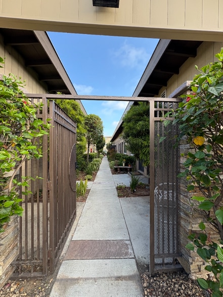 Primary Photo - 931 Grand Ave