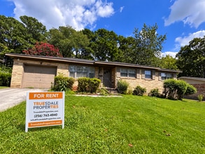 Building Photo - 2405 Laverne Dr NW