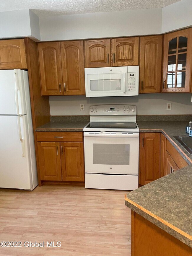 Building Photo - 5106 Forest Point Dr S