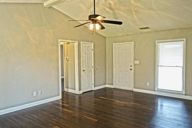 Building Photo - 242 Saddle Rock Ct