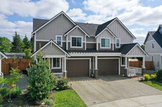 Building Photo - Spacious & Stylish 4-Bedroom A/C Townhome!