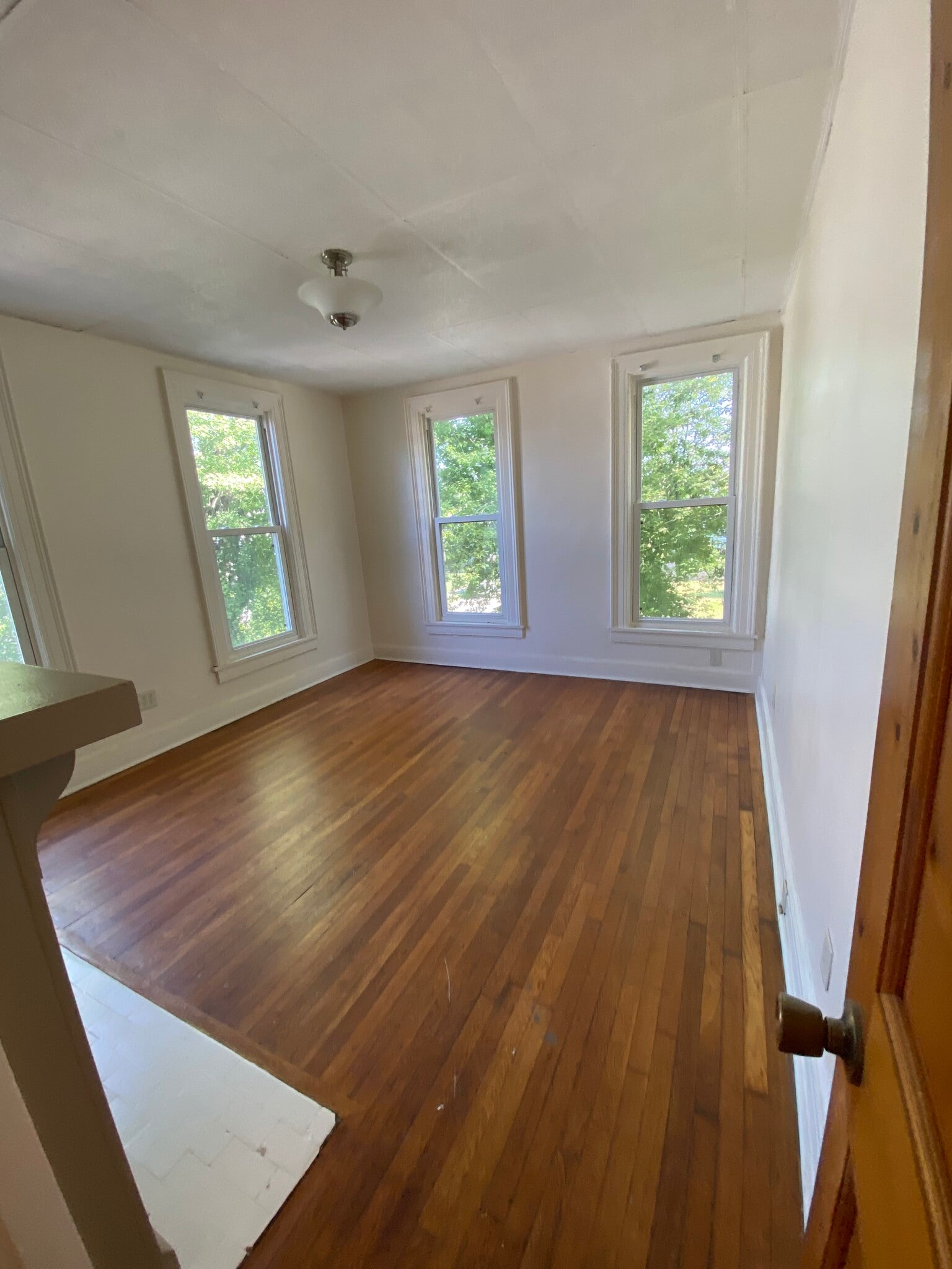 Large bedroom - 96 Maryland St