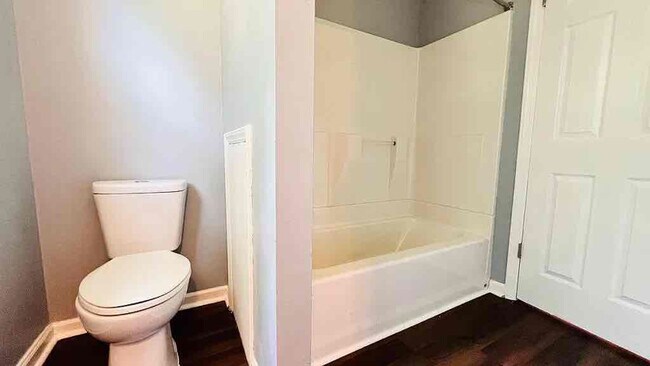 Building Photo - 2141 Robin Hood Ct