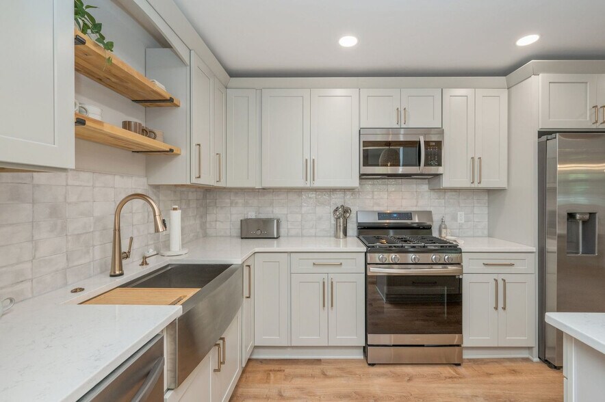 Building Photo - 111 Patton Dr NE