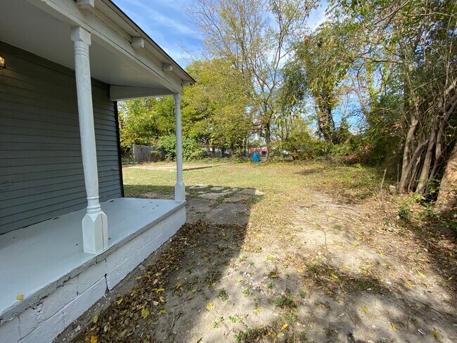 Building Photo - 2403 Old Dominion St