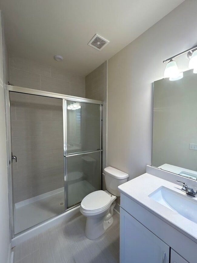 Building Photo - Beautiful condo in Midtown area!