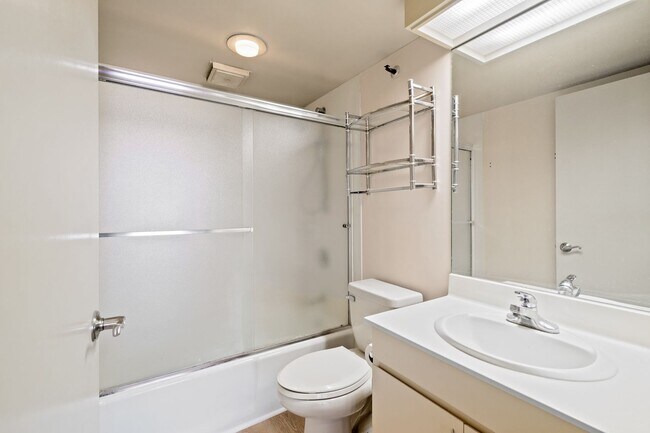 Building Photo - Spacious 2 Bedroom, 2 Bath with 2 Assigned Parking Stalls!