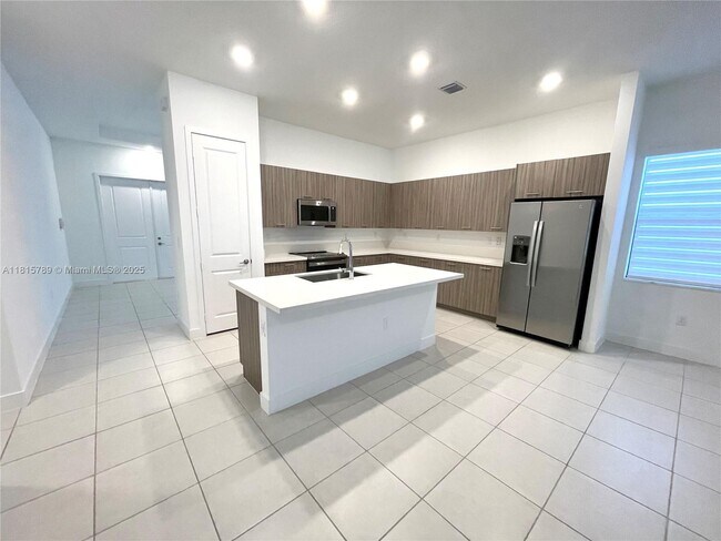 Building Photo - 4506 SW 174th Ave