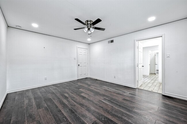 Building Photo - 5319 S Braeswood Blvd