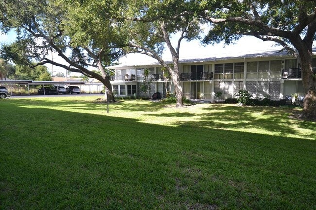 Building Photo - 2944 W Bay Dr