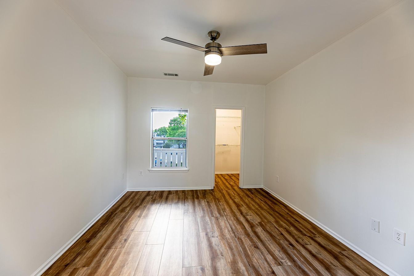 Bedroom 2 with walk-in closet - 14301 Rosy Ln