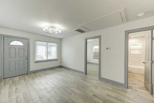 Building Photo - 3112 Wentworth St