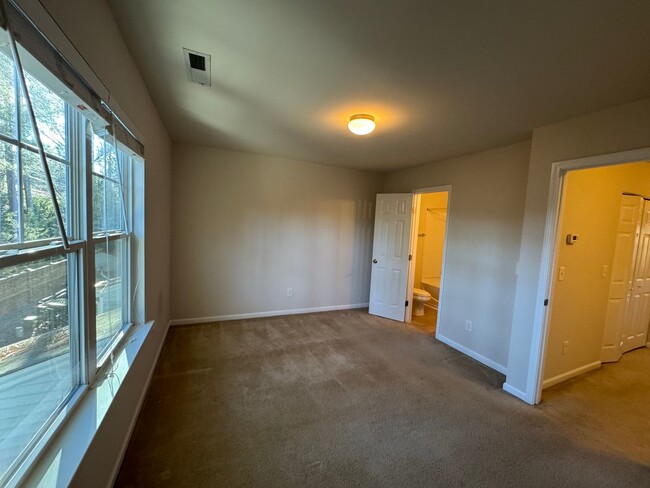 Building Photo - 2 Bedroom | 2.5 Bath Townhome in Greenbrie...