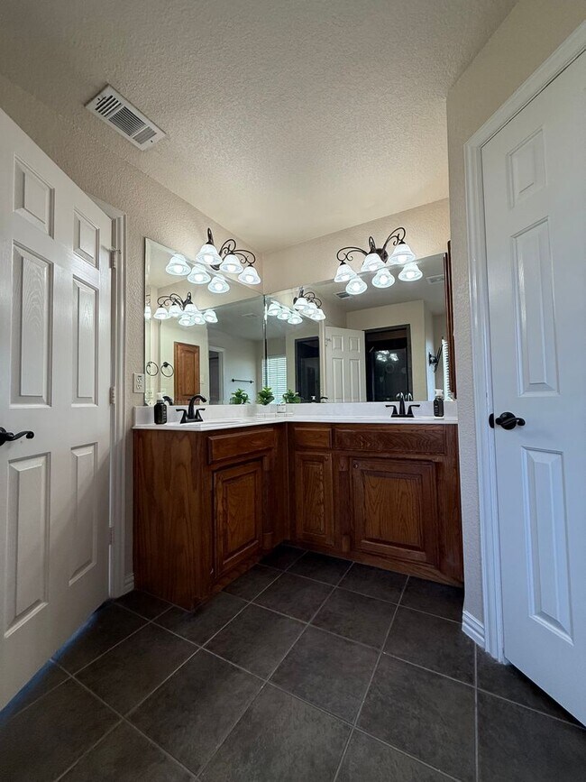 Building Photo - 5 bedroom - Great OUTDOOR LIVING - ALEDO ISD