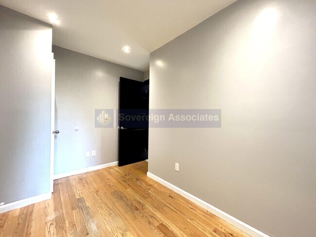 Building Photo - 312 W 114th St