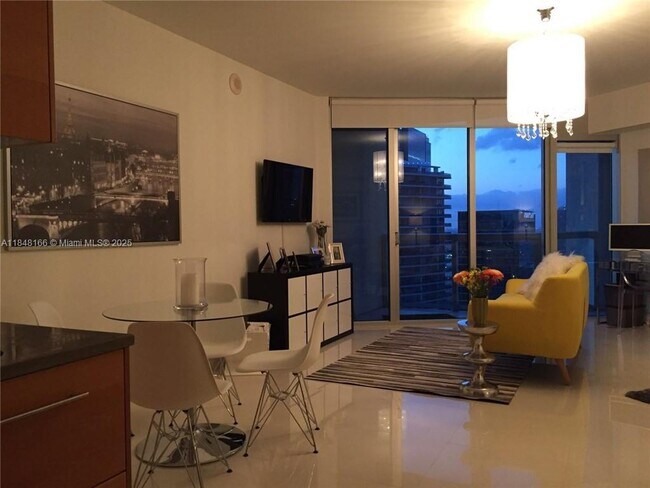 Building Photo - 475 Brickell Ave