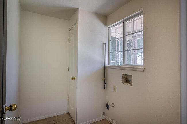 Building Photo - 3611 Yandell Dr