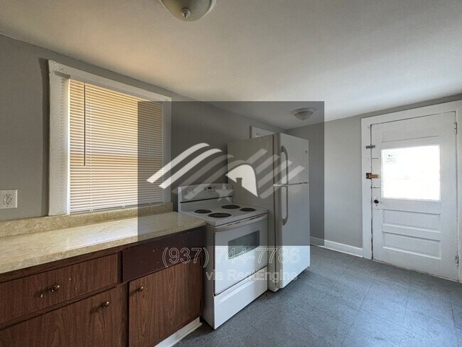 Building Photo - 515 Mertland Ave