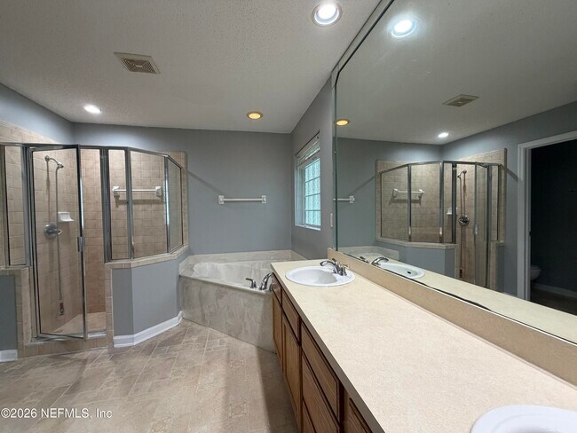 Building Photo - 3041 Southhall Ct