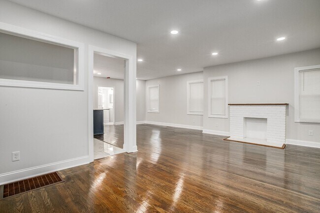 Building Photo - 5229 Brookwood Ave