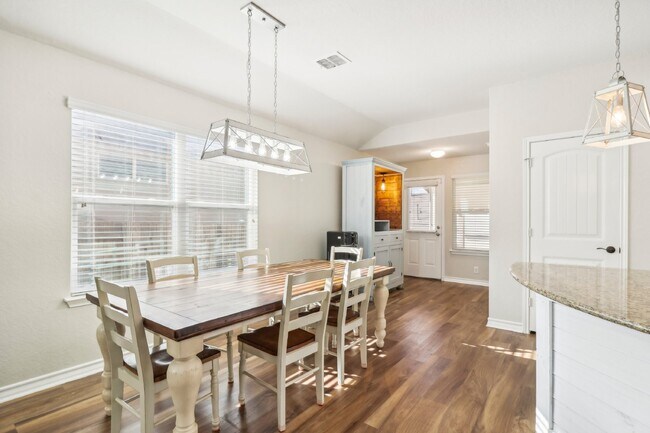 Building Photo - "Charming 4-Bedroom Oasis with custom fini...
