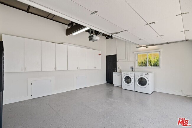 Building Photo - 1256 Stradella Rd