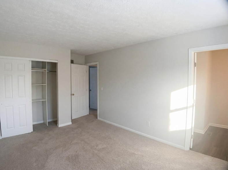 Building Photo - 6571 Schenk Ave