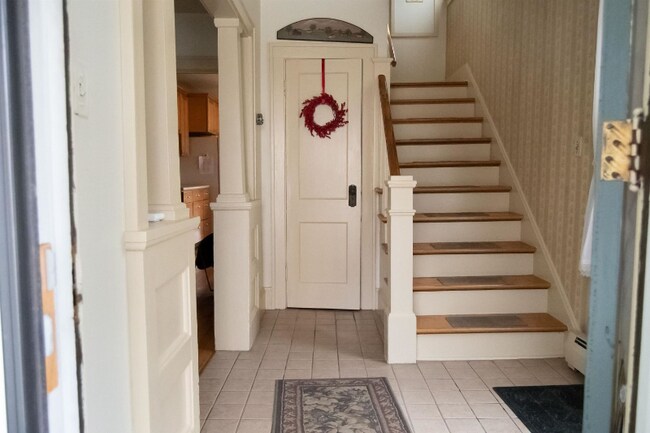 Building Photo - 10 Wallace Aveune