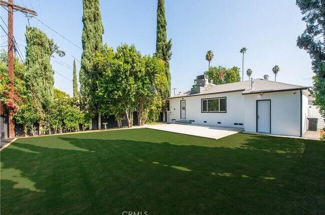 Building Photo - 5759 Jamieson Ave