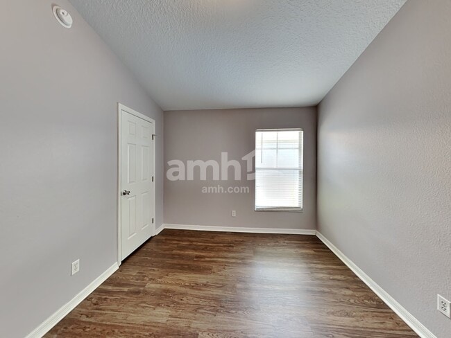 Building Photo - 204 Silver Palms Cir
