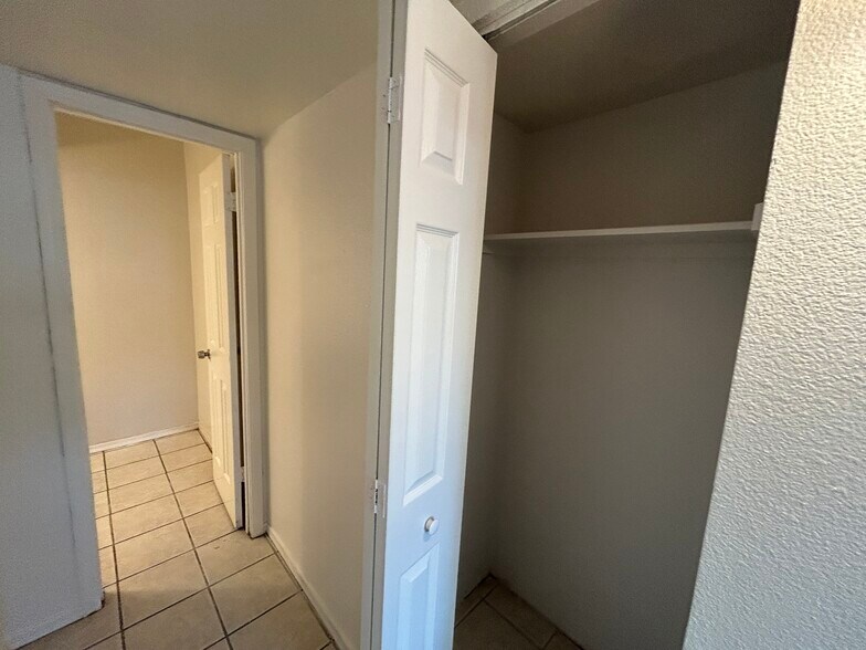 Building Photo - 5744 N 44th Ave