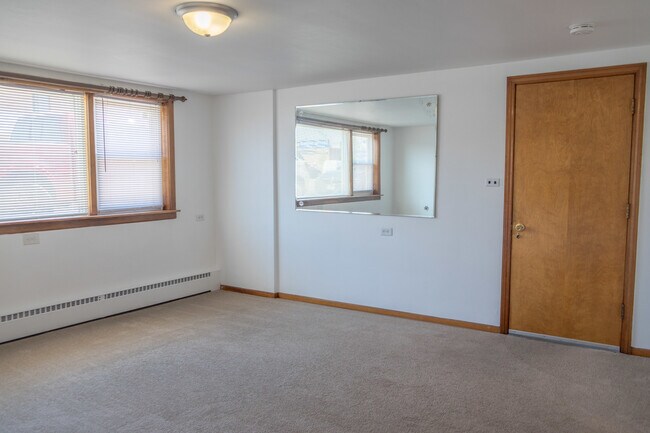 Building Photo - 5520 S Pulaski Rd